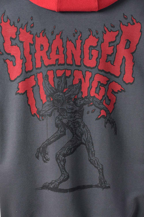 Card slide image -  BUZO DE STRANGER THINGS CON CAPUCHA PARA HOMBRE