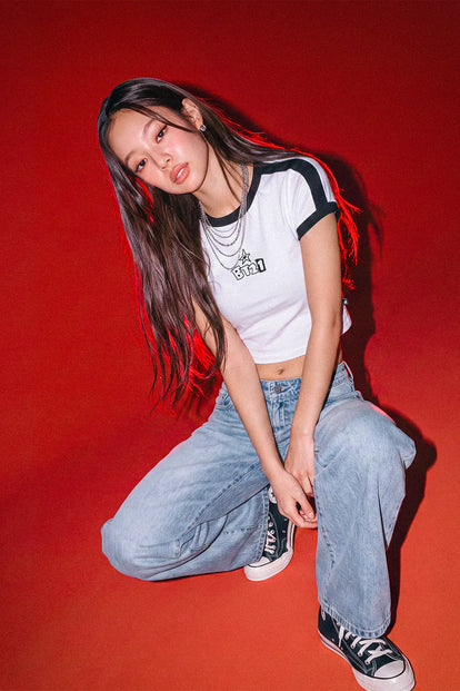  CAMISETA DE BT21 CROP TOP FIT PARA MUJER