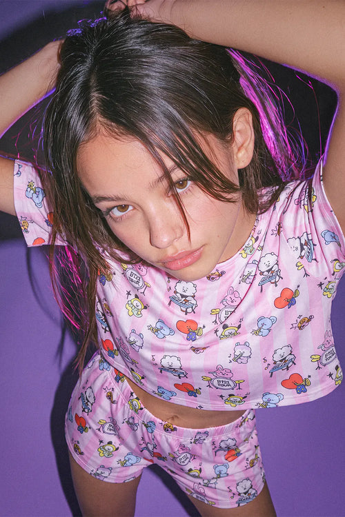 Card slide image -  PIJAMA DE BT21 CON PANTALON CORTO PARA MUJER